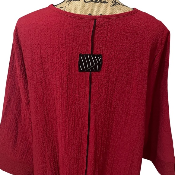 Moonlight By Y&S Pucker Textured Tunic Top Art to Wear Red Black Artsy Size XL - Picture 4 of 6